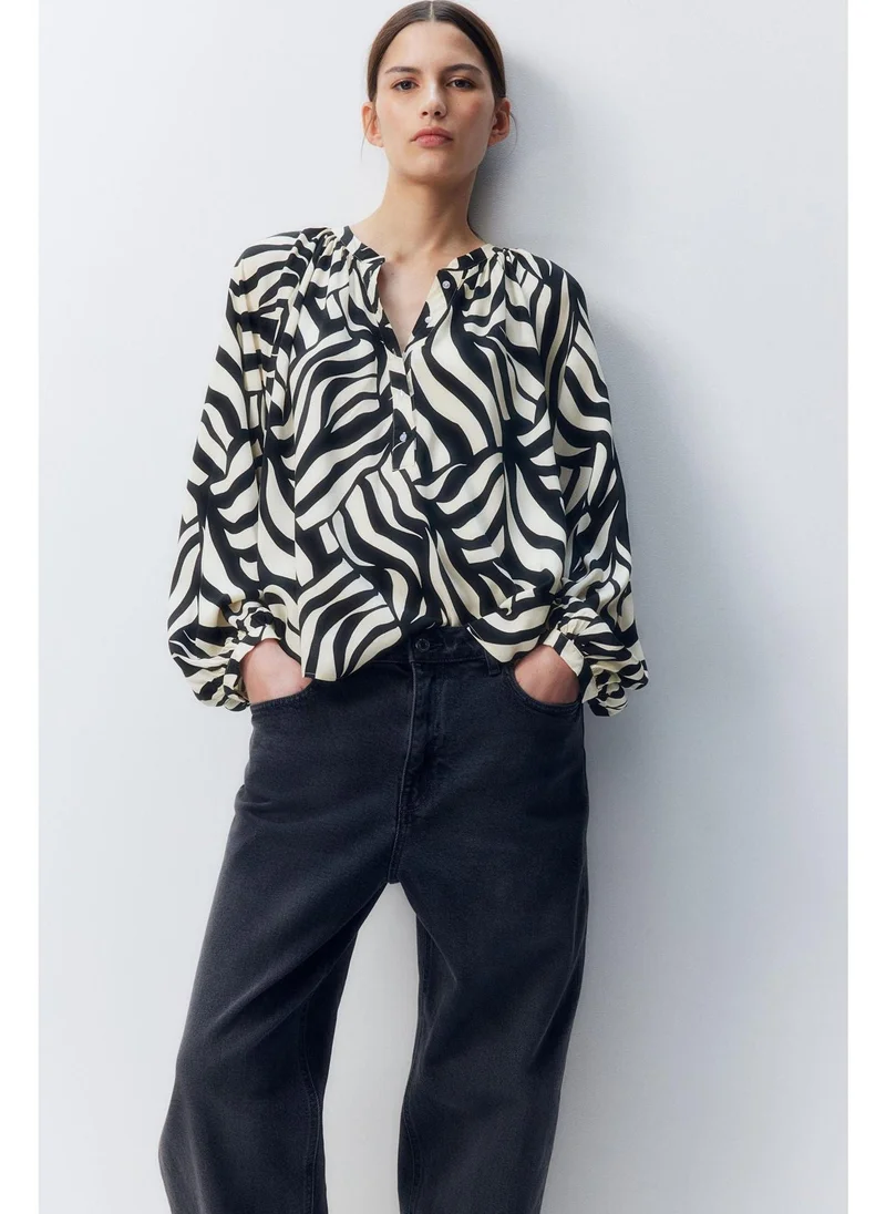 اتش اند ام بلوزة بأكمام بالون